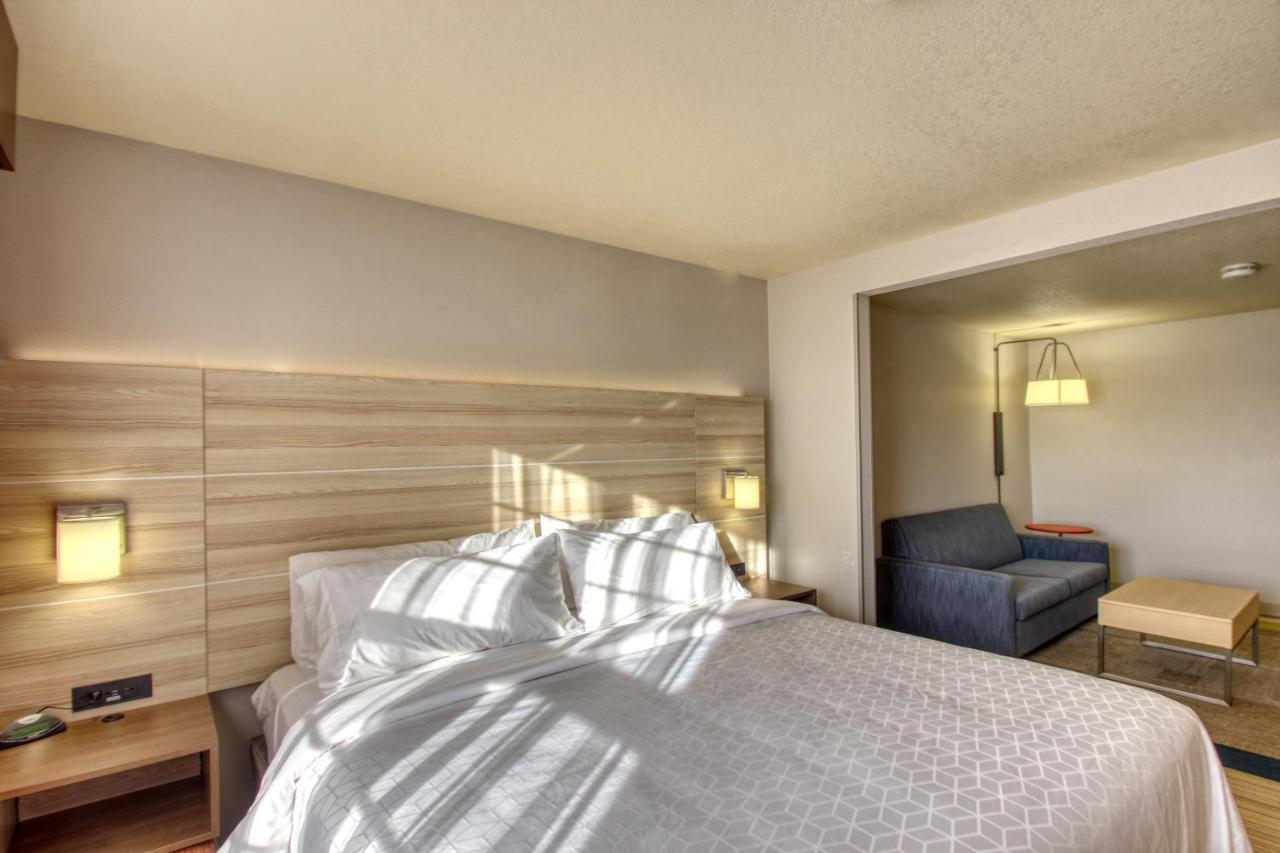 Holiday Inn Express Hotel & Suites Milwaukee Airport By Ihg Eksteriør billede